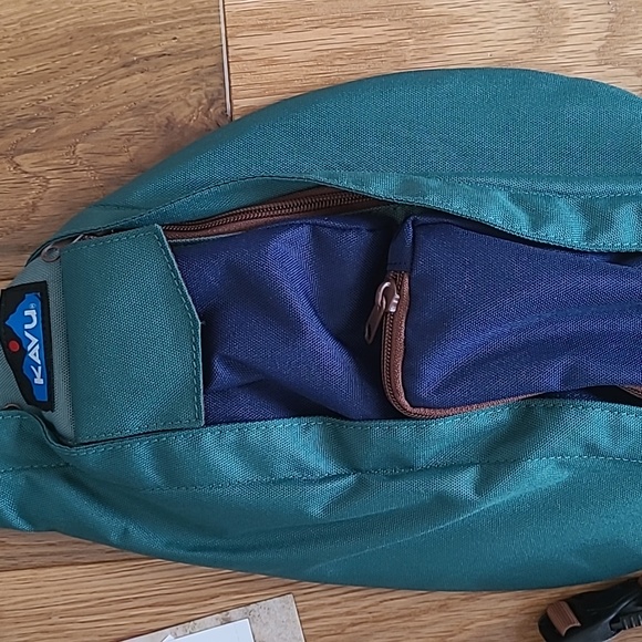 NWT Kavu mini rope sling bag - Picture 3 of 4